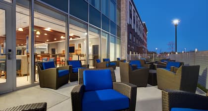 Holiday Inn Express & Suites Milwaukee - Brookfield by IHG