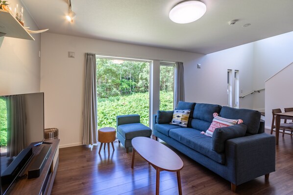3 Bedroom House, Non Smoking | Living area