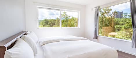 3 habitaciones, cubrecamas y muebles diferentes