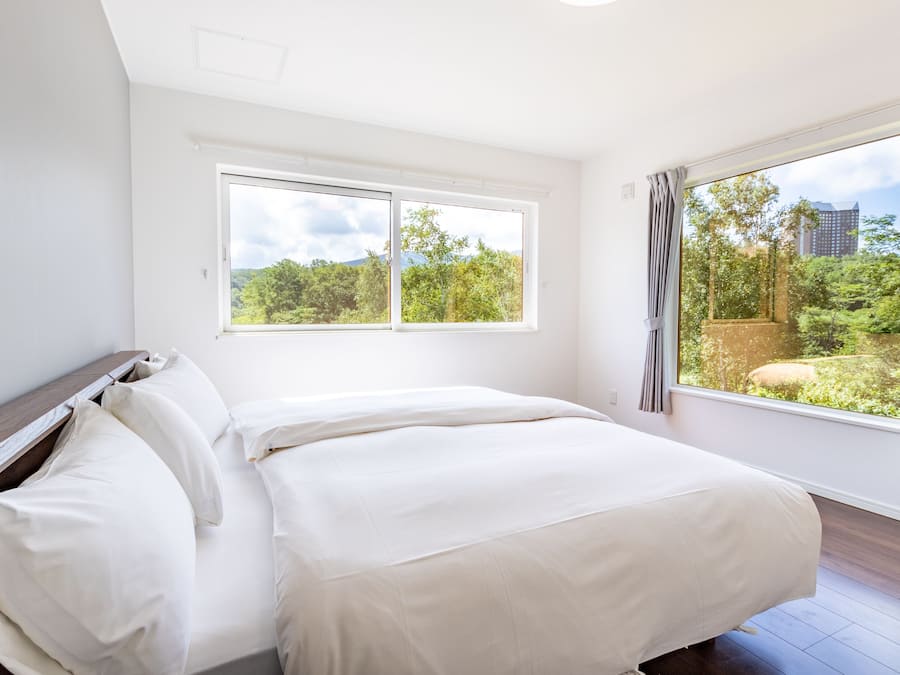 3 bedrooms, down comforters, individually furnished, laptop workspace