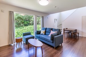 40-inch Smart TV with cable channels, TV