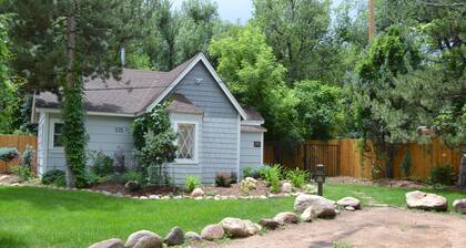 Charming, Peaceful and Newly Renovated 2 Bedroom Cottage!