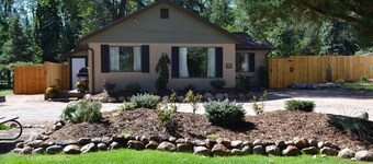 Modern, Fresh and Beautiful 2 Bedroom Cottage!