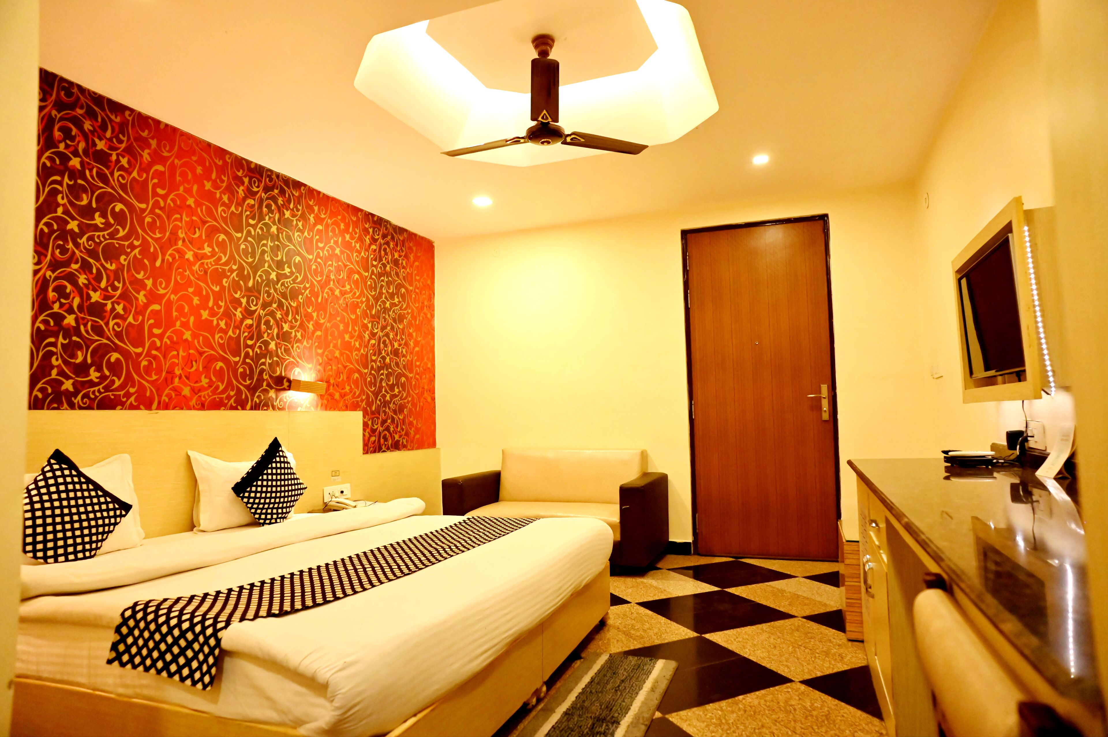 Rom – premium | Memory foam-senger, skrivebord og skrivebord for bærbar PC