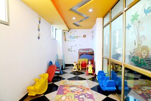 Tempat bermain anak – indoor