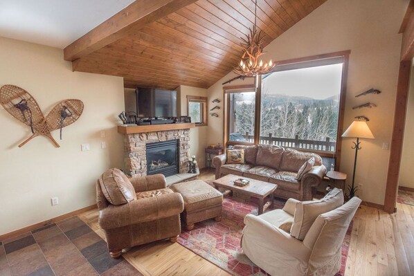 Smart TV, fireplace, video games, stereo