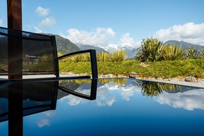 Terrace/patio - Te Awa Cottages (Franz Josef Glacier)