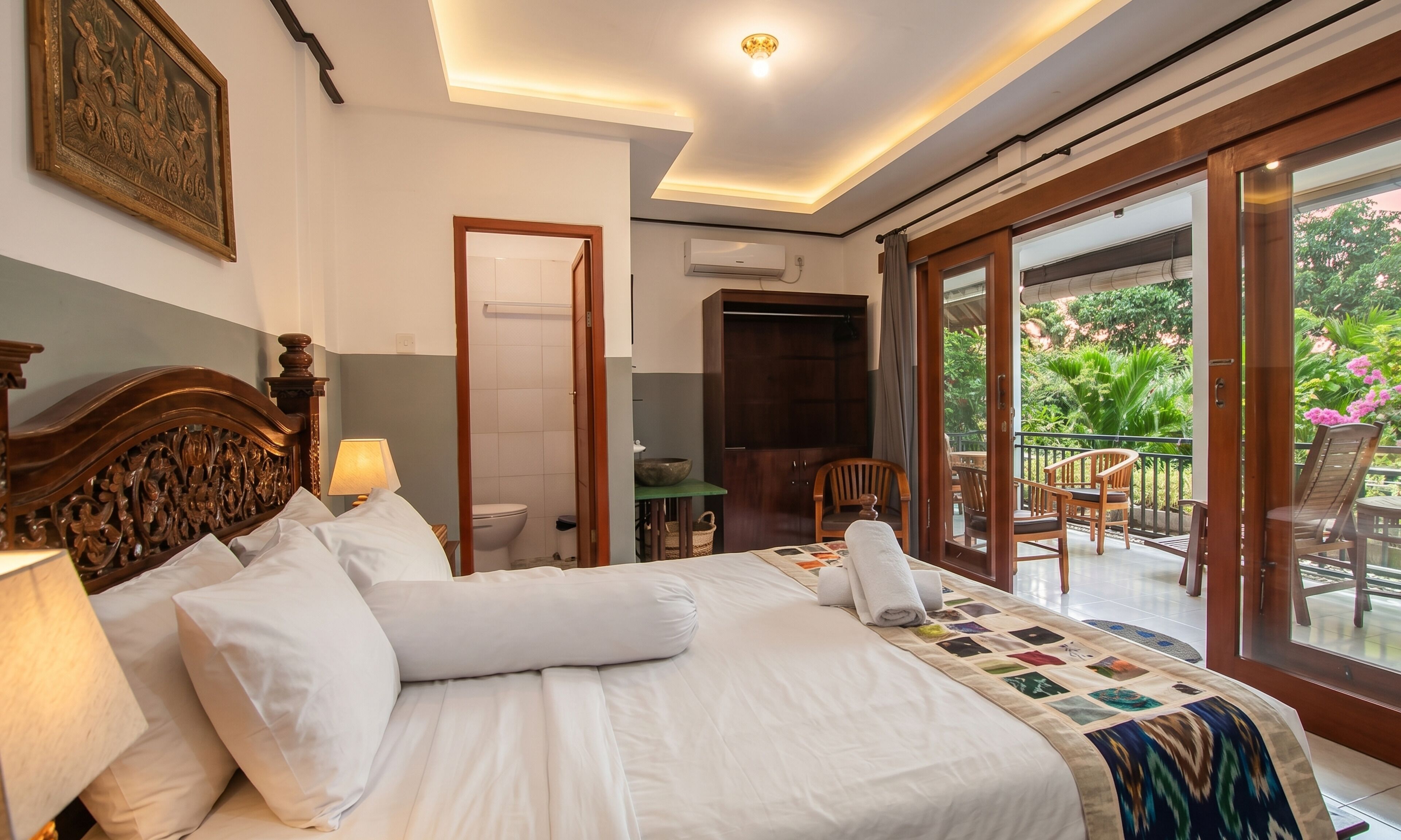 Kamar Deluks | Brankas, meja kerja, Wi-Fi gratis, dan seprai linen