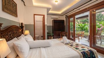 Kamar Deluks | Brankas, meja kerja, Wi-Fi gratis, dan seprai linen