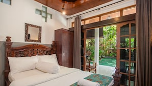 基础客房 (Budget Room) | 客房内保险箱、办公桌、免费 WiFi、床单