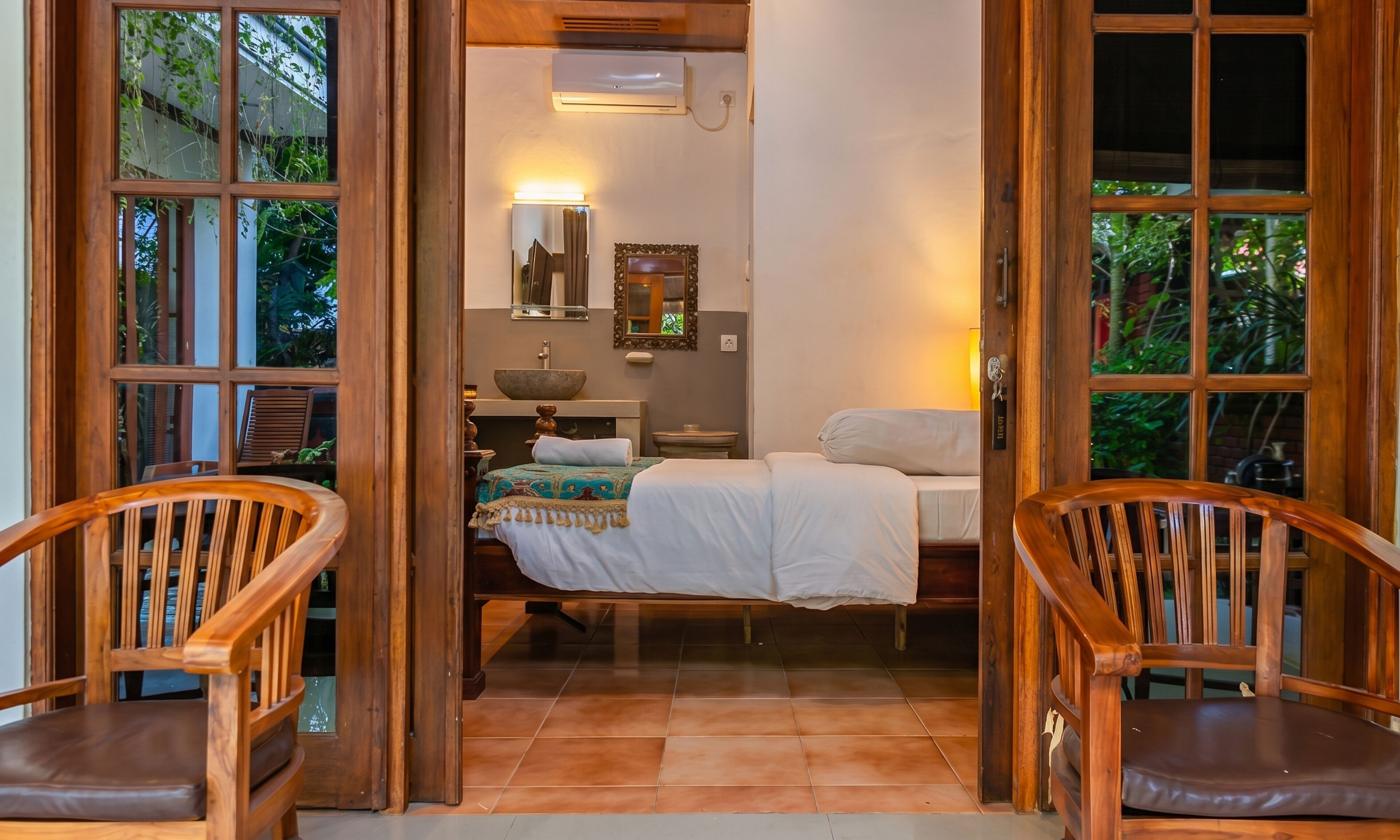 基础客房 (Budget Room) | 阳台景观