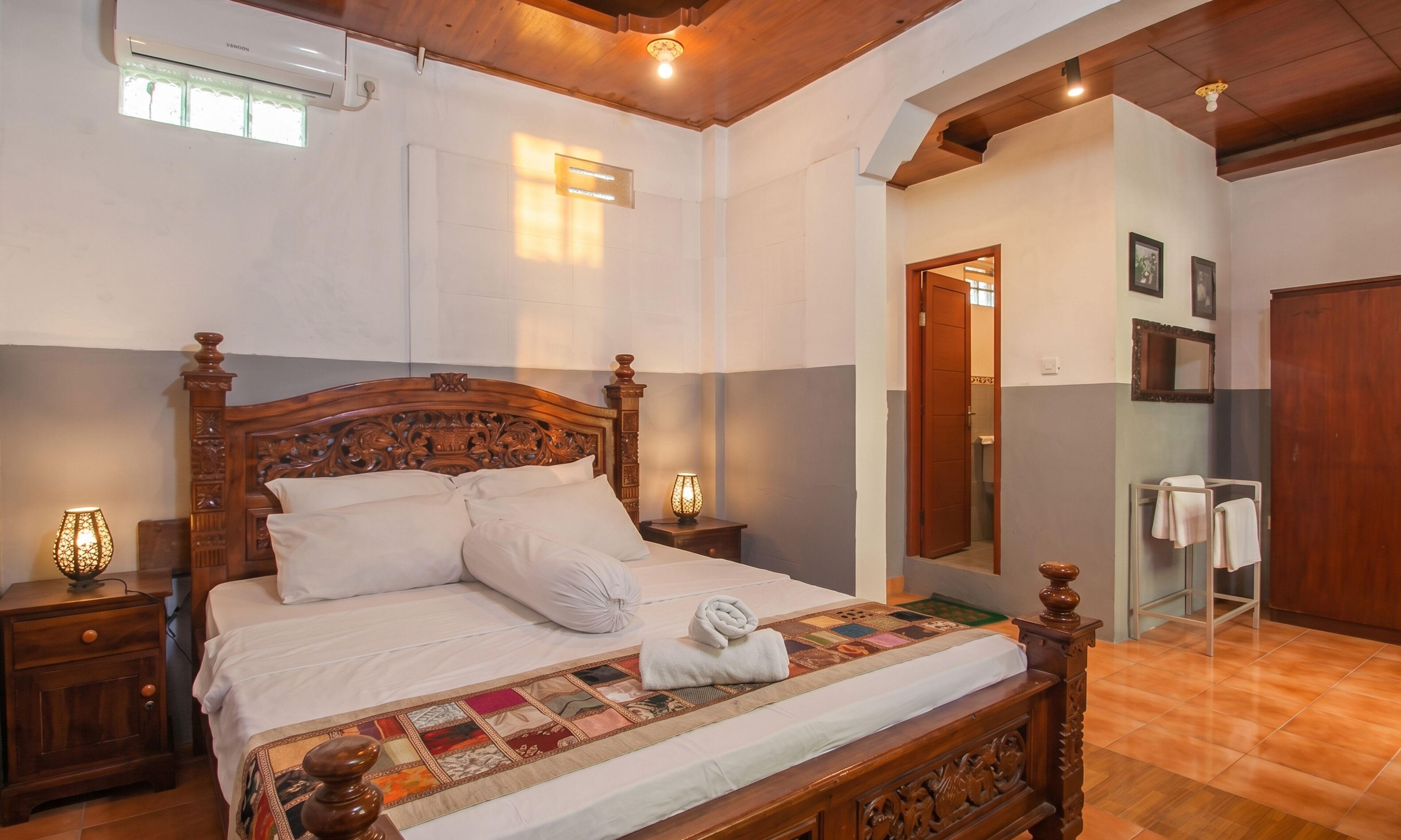 Superior Room | In-room safe, desk, free WiFi, bed sheets