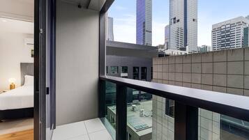 3 Bedroom 2 Bathroom Apartment | Balcony