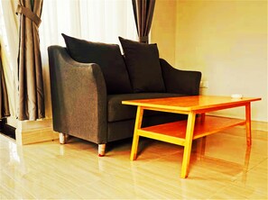 Habitación empresarial triple | Caja de seguridad en la habitación, cortinas blackout y wifi gratis