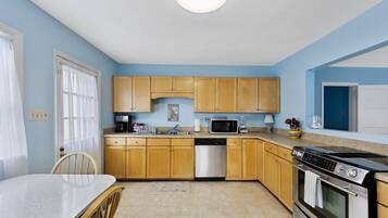 Cottage, 4 kamar tidur | Dapur pribadi | Lemari es, oven, mesin pembuat kopi/teh, dan pemanggang roti