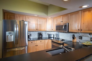 Condo, 3 Bedrooms | Private kitchen | Oven, coffee/tea maker - 2br Grand Suite Solitude- Next To Moonshine Trail 2 Bedroom Condo (Ludlow)