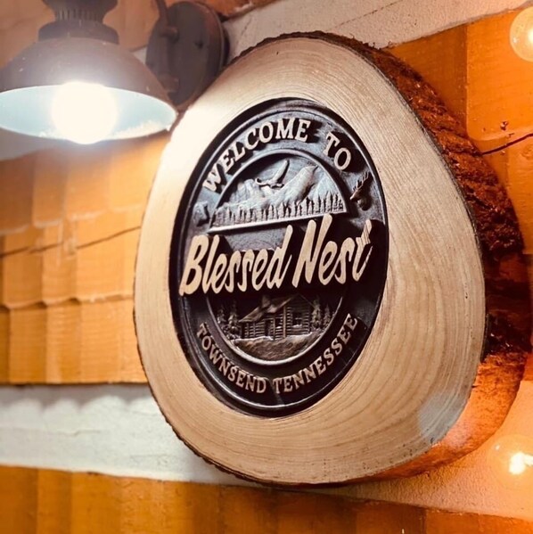 A wooden sign with the text "Welcome to Blessed Nest" and "Townsend, Tennessee". - Blessed Nest 1 Bedroom Cabin by RedAwning (Townsend)