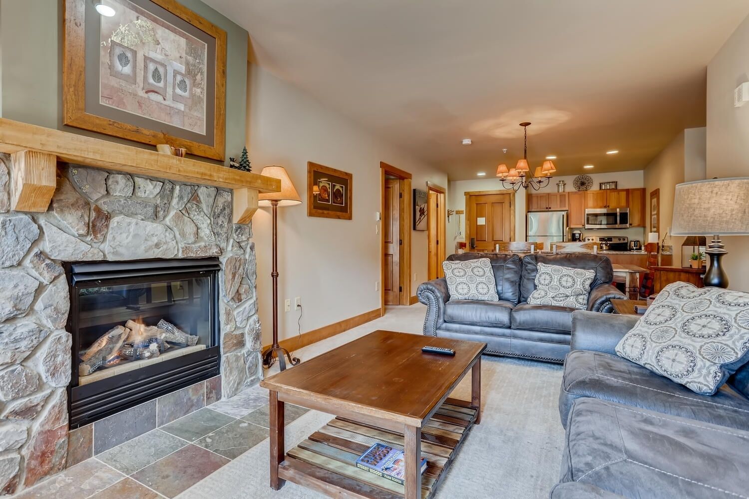 Apartamento, 2 habitaciones | Sala de estar | Una televisión de pantalla plana