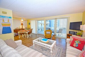 Condo, 2 Bedrooms | Living area