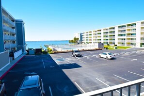 Condo, 2 Bedrooms | Parking | Free self parking