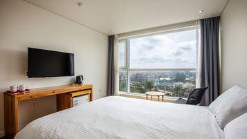 Superior Room, 1 Queen Bed, Non Smoking, City View | Desk, laptop workspace, blackout curtains, free WiFi