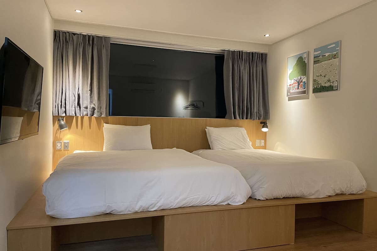 1 bedroom, desk, laptop workspace, blackout curtains