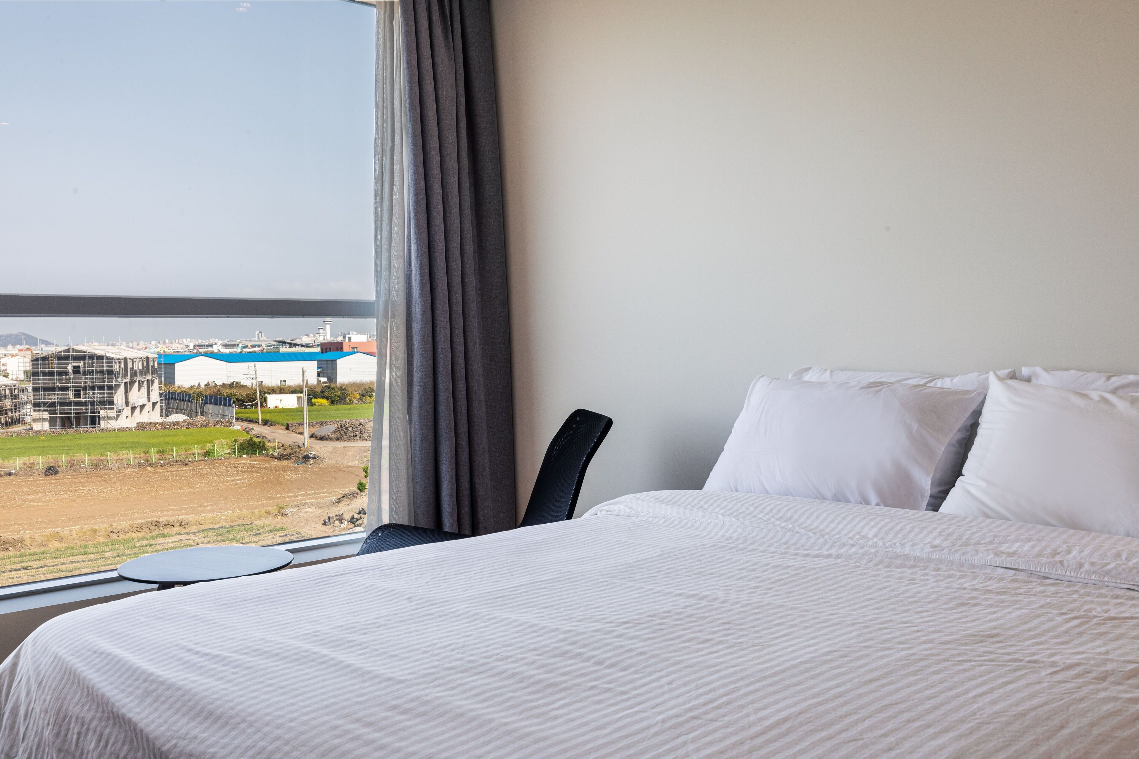 superior room, 1 queen bed, non smoking | 1 bedroom, desk, laptop workspace, blackout curtains