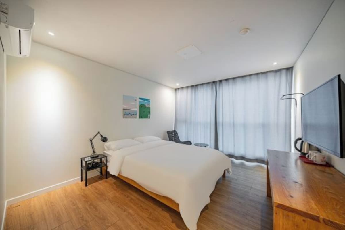 Desk, laptop workspace, blackout drapes, WiFi (free)