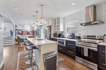 Modern Luxury Family Getaway Near Beach + Casinos