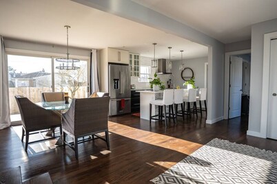 Modern Luxury Family Getaway Near Beach + Casinos