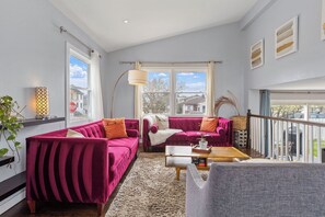 TV, fireplace - Modern Luxury Family Getaway Near Beach + Casinos (Atlantic City)