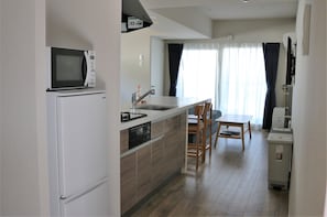 Camera Standard, non fumatori (Japanese Modern, M) | Cucina privata | Frigorifero, microonde, piano cottura, bollitore elettrico