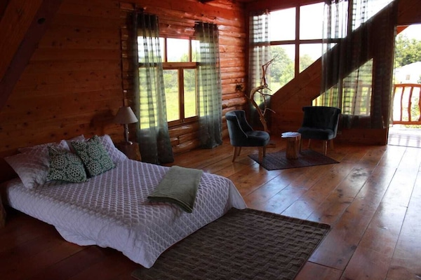 3 habitaciones, tabla de planchar con plancha y ropa de cama