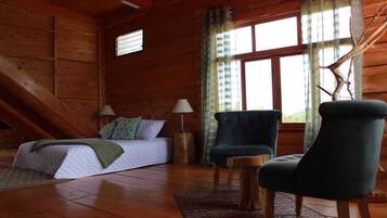 3 dormitoris, planxa i posts de planxar i roba de llit