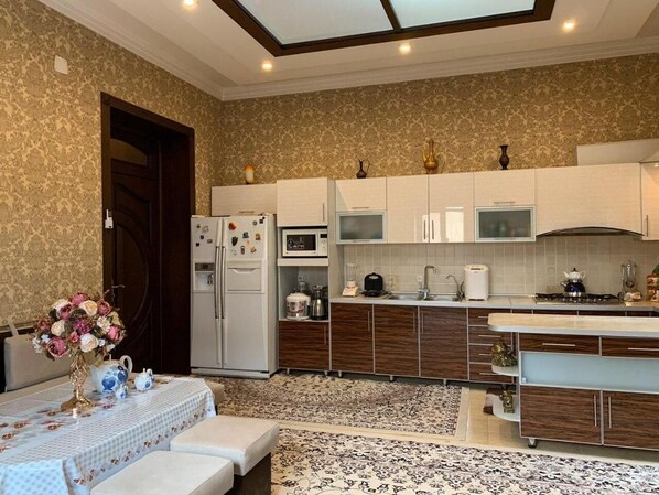 Shared fridge, electric kettle - Sitorabonu-Guest House (Tashkent)