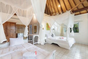 Deluxe Triple Room | Desk, free WiFi