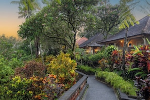 Vista frontal de la propiedad