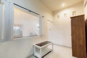 Habitación doble Deluxe | Baño | Regadera, toallas, jabón, shampoo