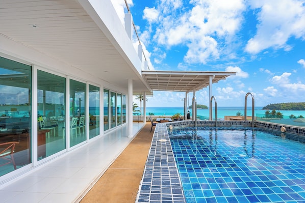 Outdoor pool, open 10:00 AM to 10:00 PM, sun loungers - Kata Hill Sea View Hotel (Karon)