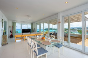 Penthouse 2-Bedroom Suite with Sea View | In-room dining - Kata Hill Sea View Hotel (Karon)