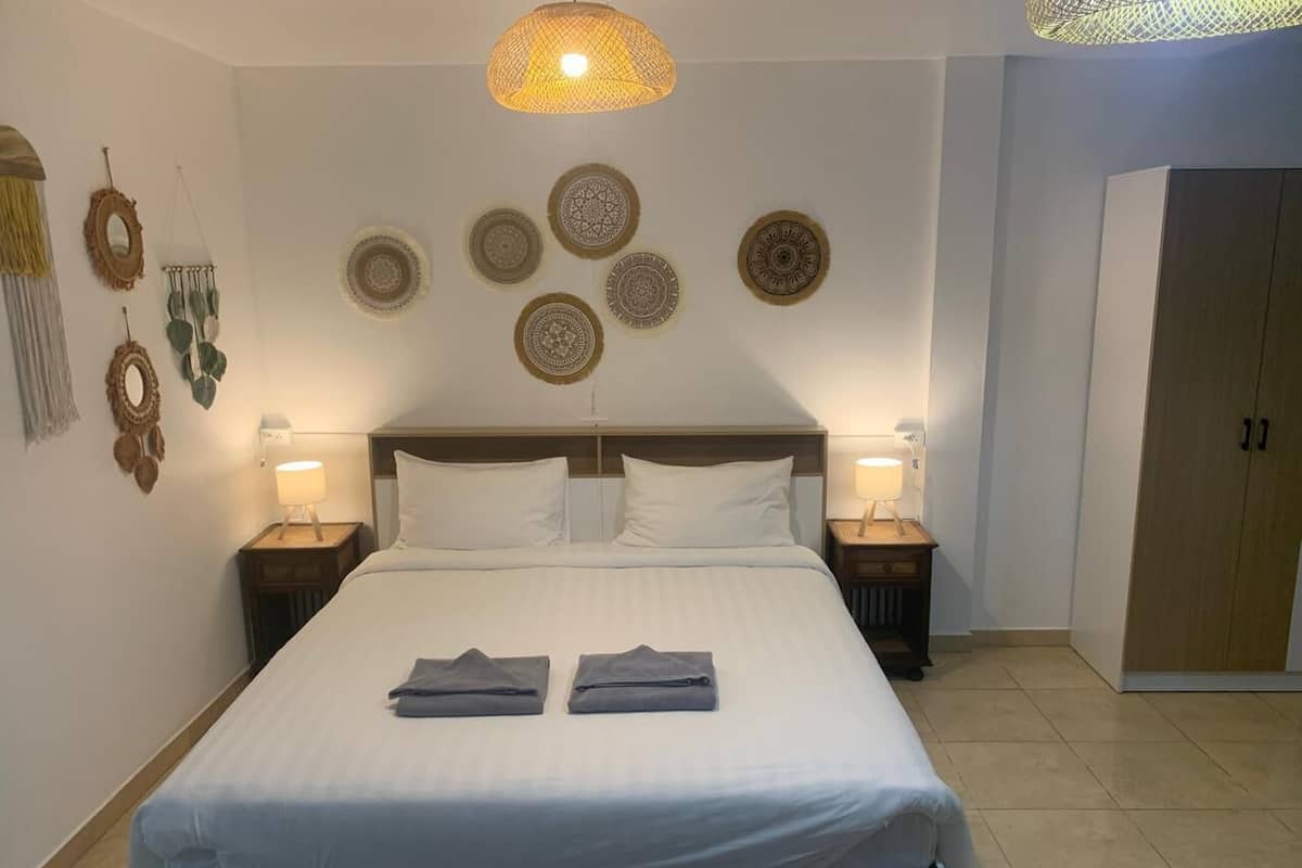 Deluxe Pool Access | Minibar, värdeförvaringsskåp på rummet och individuell inredning
