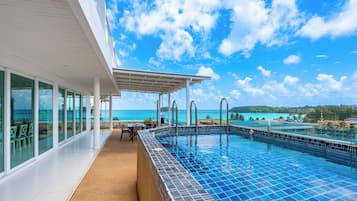 Outdoor pool, open 10:00 AM to 10:00 PM, pool loungers