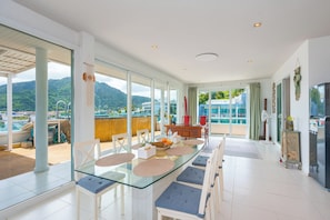 Penthouse, 2 Bedrooms, Sea View | In-room dining