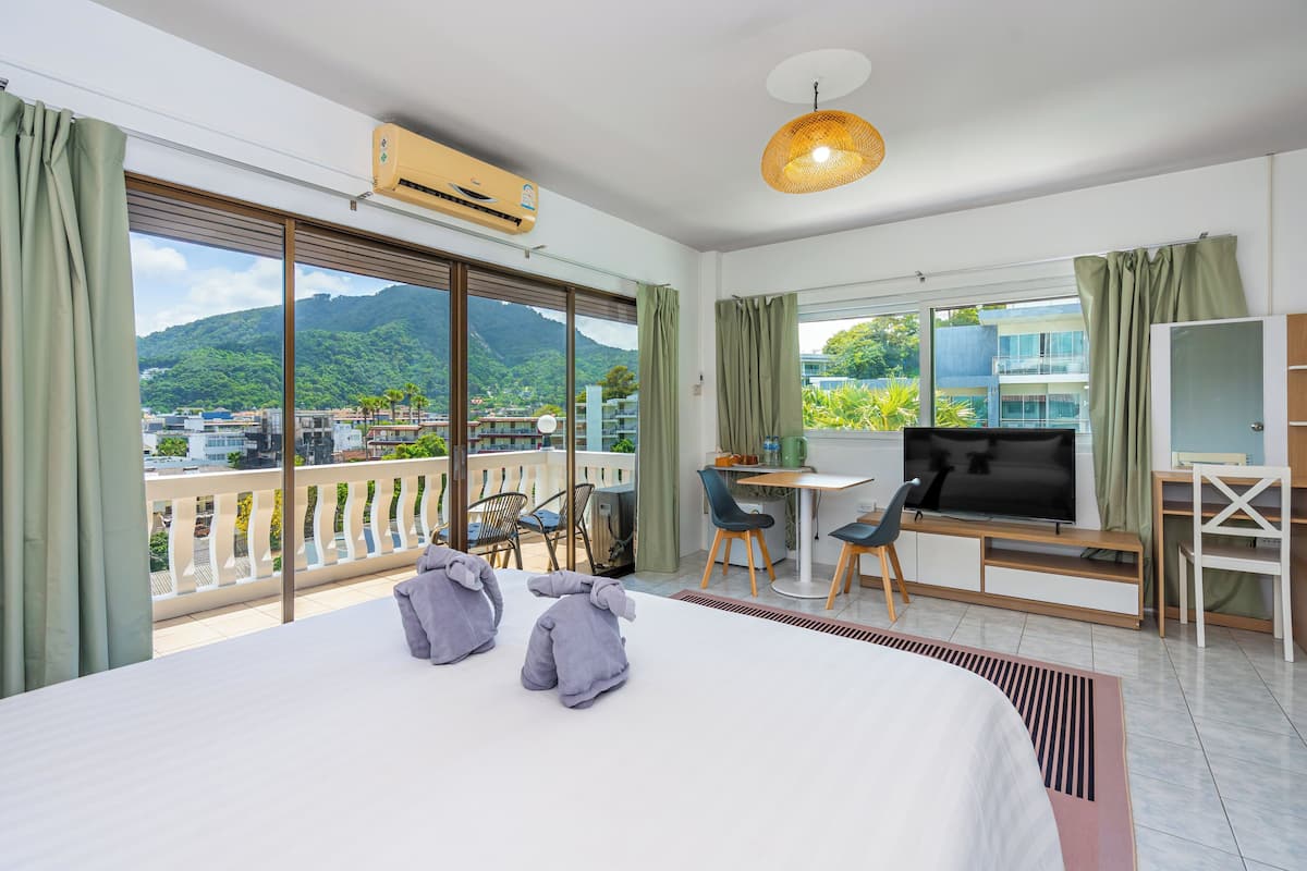 Deluxe Pool Access | 1 Schlafzimmer, Minibar, Zimmersafe, individuell dekoriert
