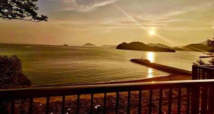 Superb view! Completely chartered villa by the sea. You can spend time completely privately with your loved ones! Villa Chillon