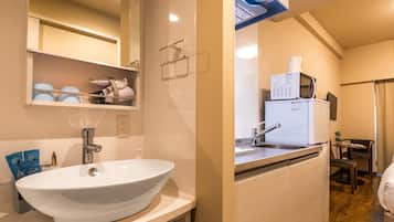 Economy Double Room | Private kitchenette | Fridge, microwave, stovetop