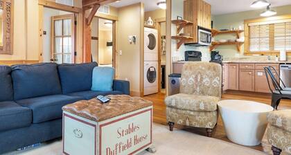Outpost: Alpine Cottage Two