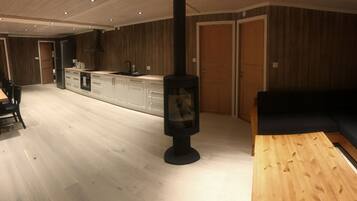 Superior Cabin, 4 Bedrooms | 4 bedrooms, individually decorated, individually furnished, travel cot