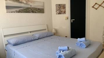 2 bedrooms, iron/ironing board, bed sheets