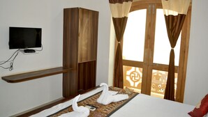 Standard Room | Desk, blackout curtains, soundproofing, iron/ironing board (on request) - Hotel Sparrow Palace (Jaisalmer)